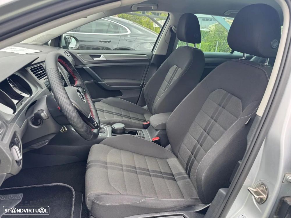 VW Golf Variant 1.6 TDi Highline DSG - 31