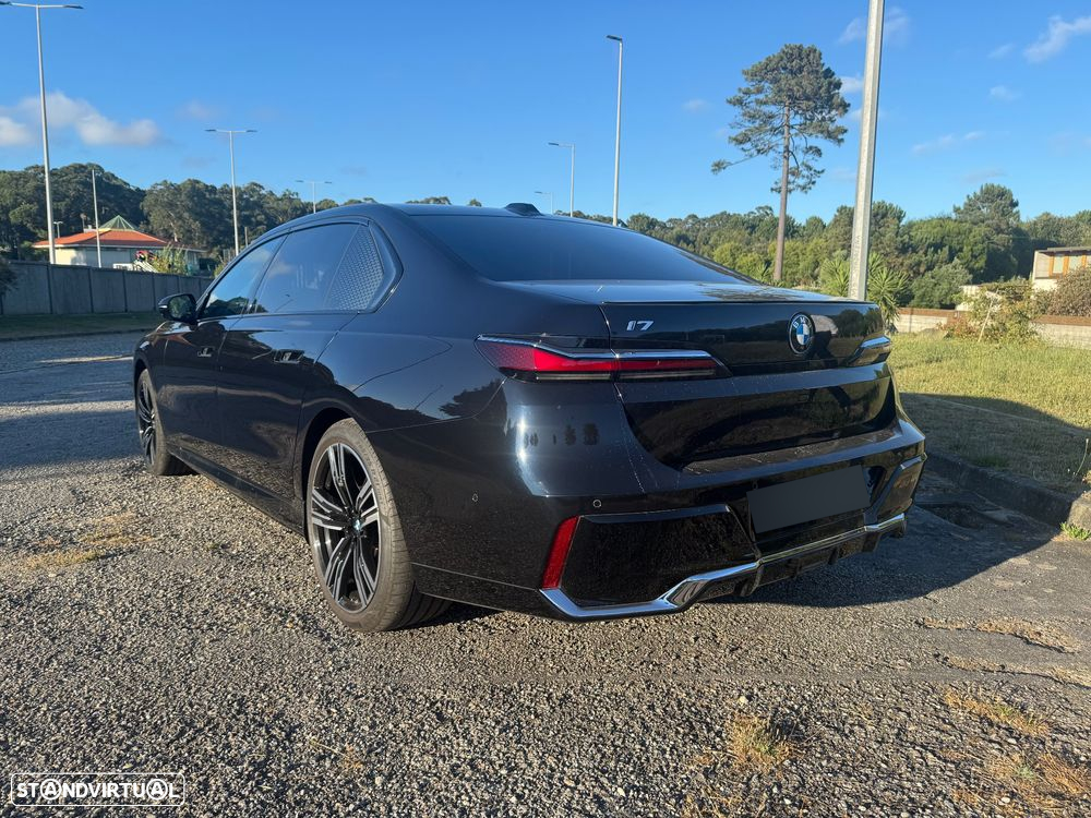 BMW i7 xDrive60 Pack Desportivo M - 4