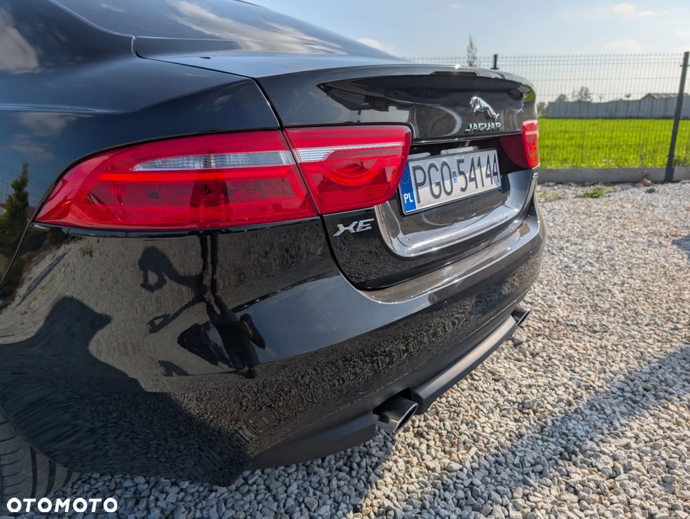 Jaguar XE 2.0 T Prestige - 14