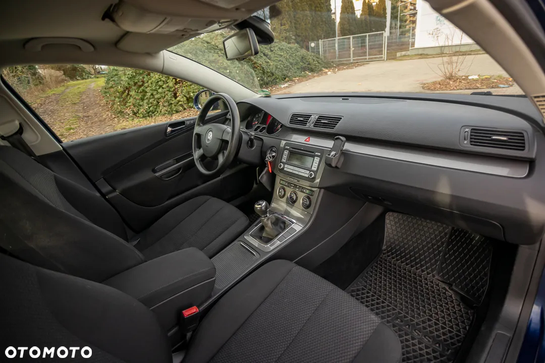 Volkswagen Passat 1.6 Comfortline - 17