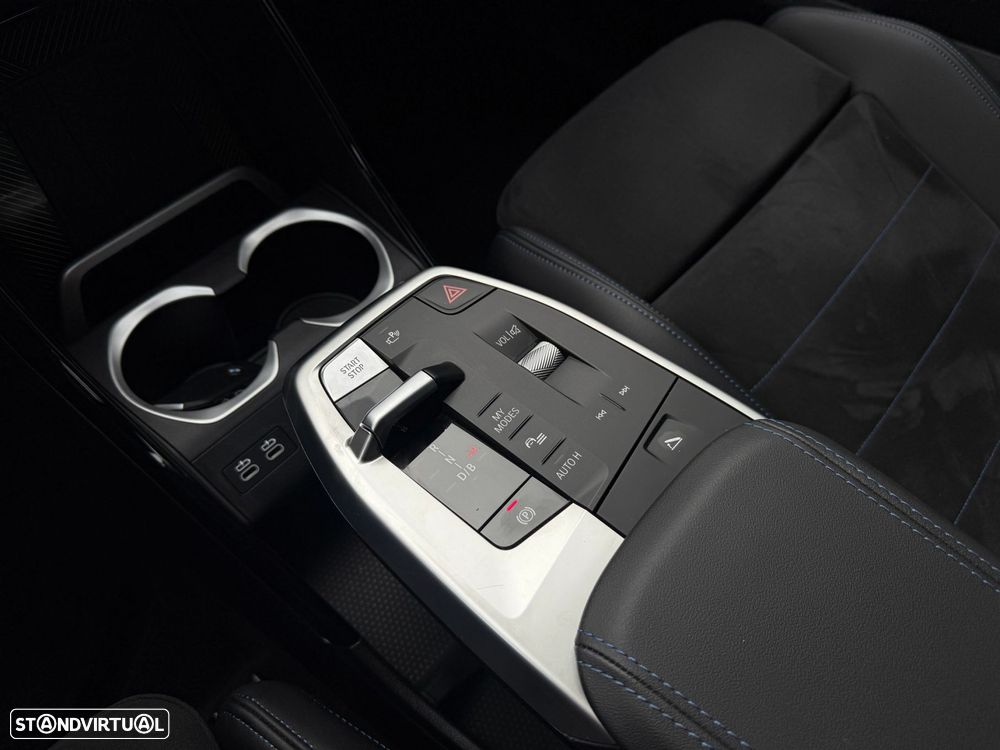 BMW iX1 eDrive20 Pack Desportivo M - 19