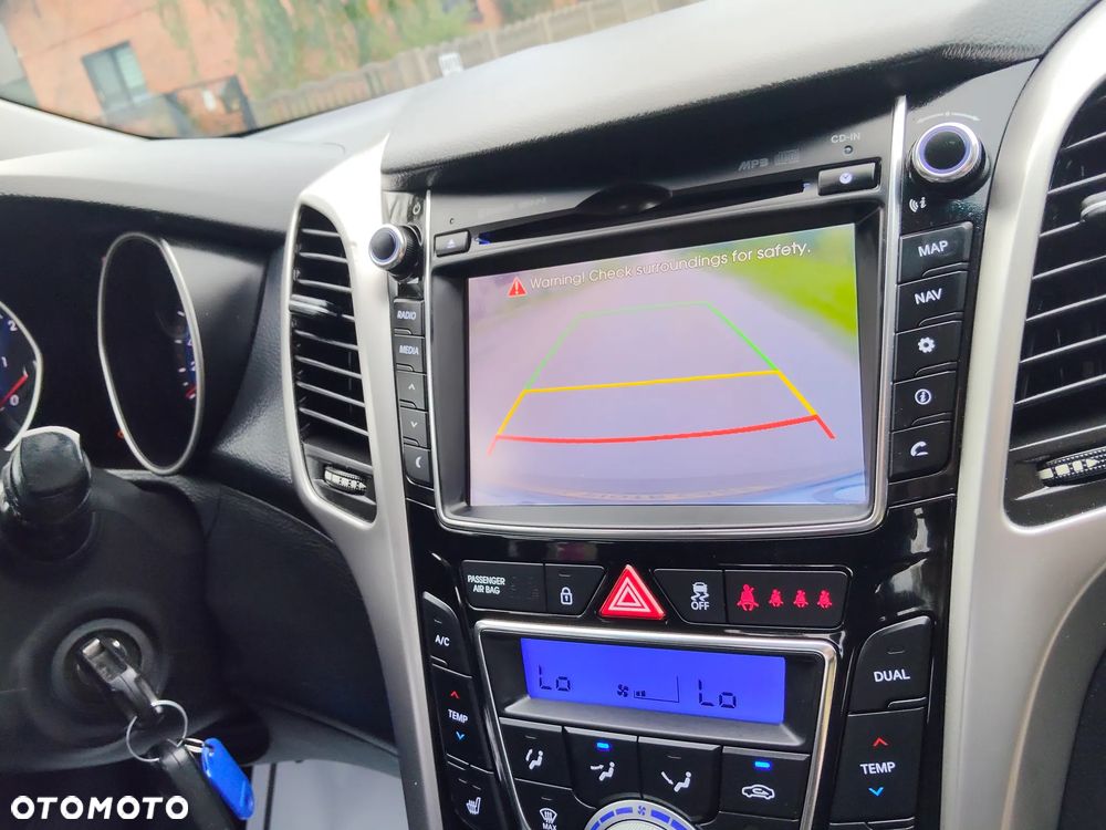 Hyundai i30 i30cw 1.6 CRDi Fifa World Cup Edition - 30