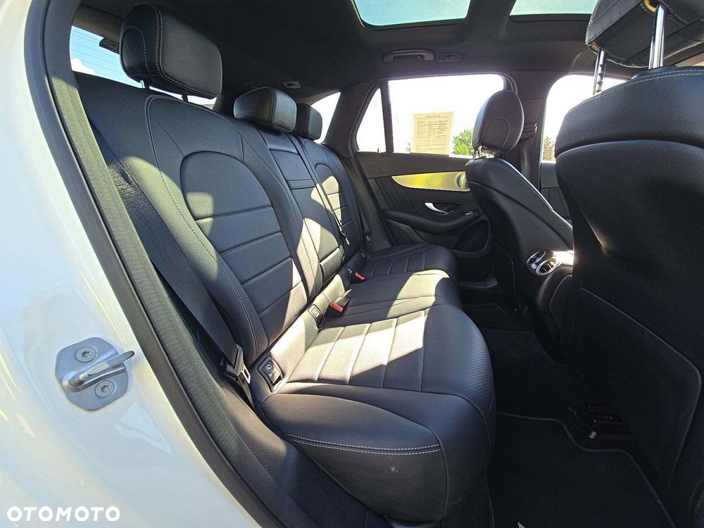 Mercedes-Benz GLC 300 4Matic 9G-TRONIC AMG Line - 8