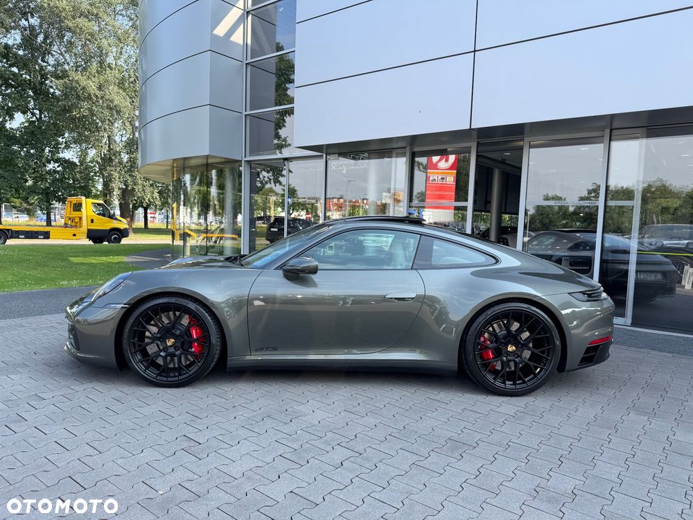 Porsche 911 Carrera 4 GTS - 6