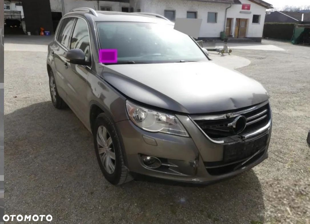 Volkswagen Tiguan - 1