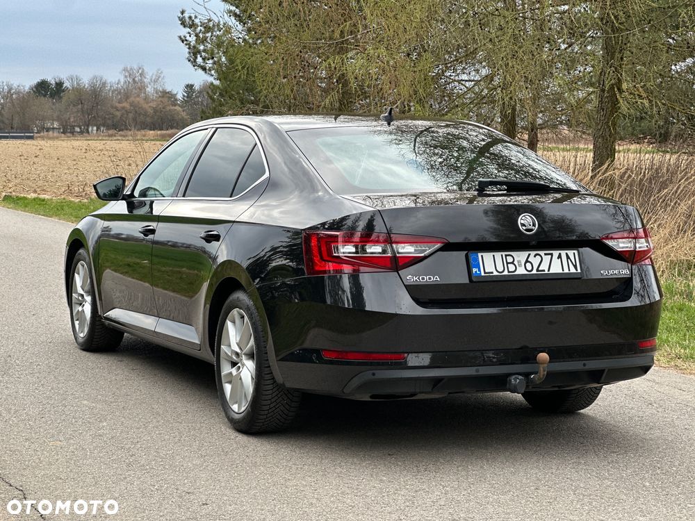 Skoda Superb 2.0 TDI Premium Edition - 6