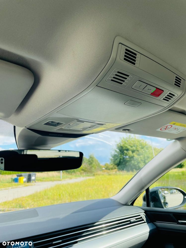 Volkswagen Passat Variant 2.0 TDI SCR DSG Elegance - 20