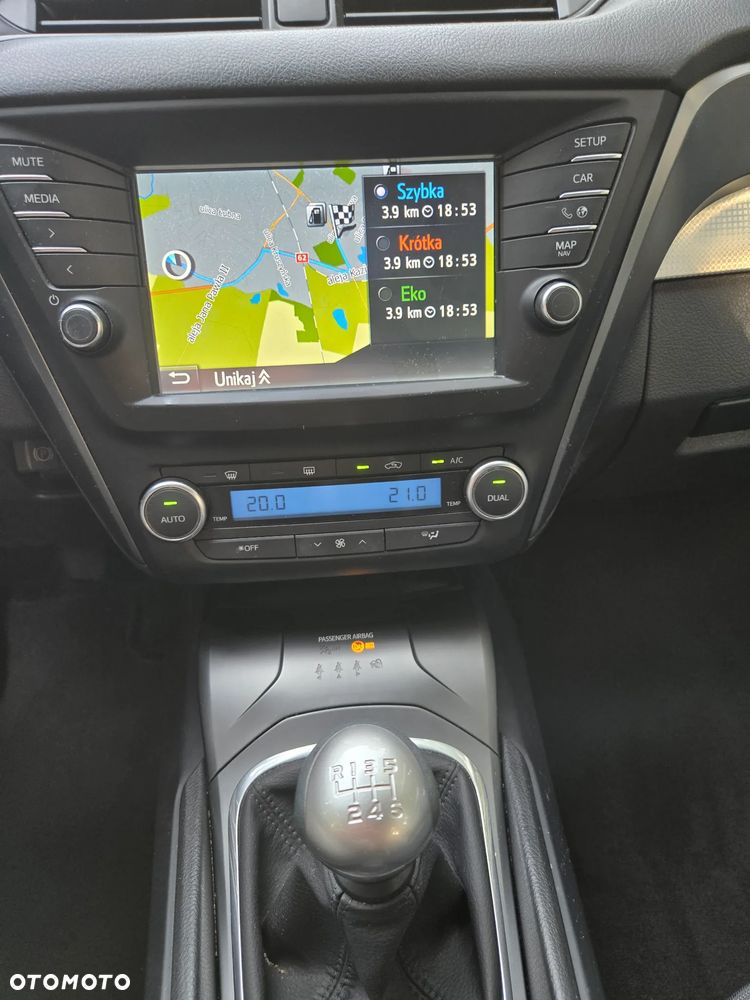 Toyota Avensis 1.6 D-4D Premium - 9