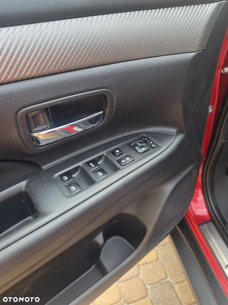 Mitsubishi Outlander 2.2 DI-D 4WD Automatik Instyle - 19