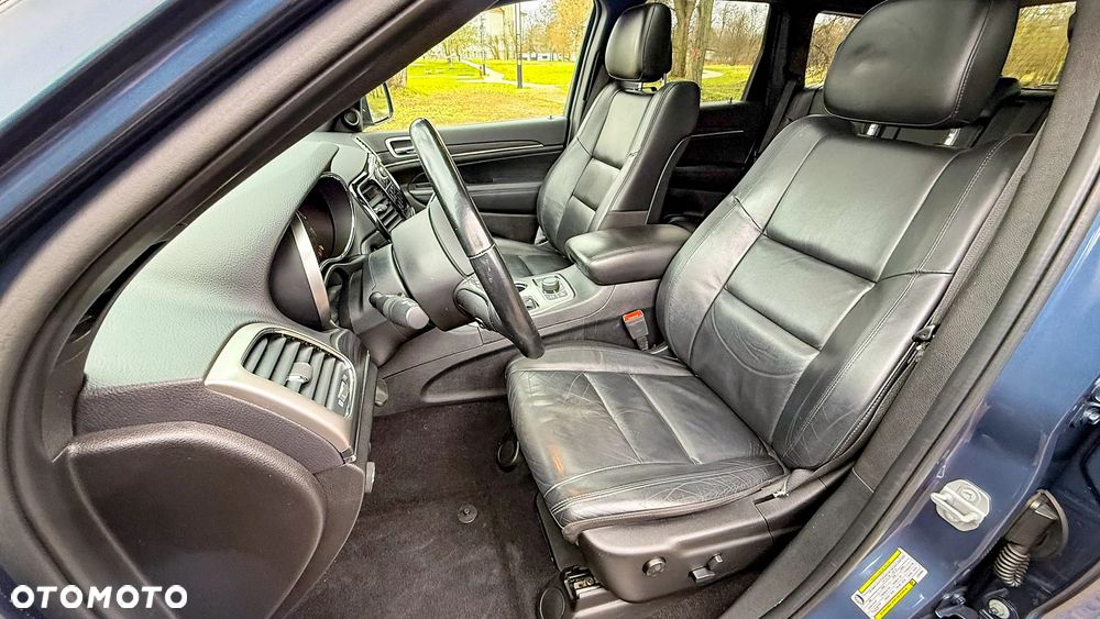 Jeep Grand Cherokee - 24