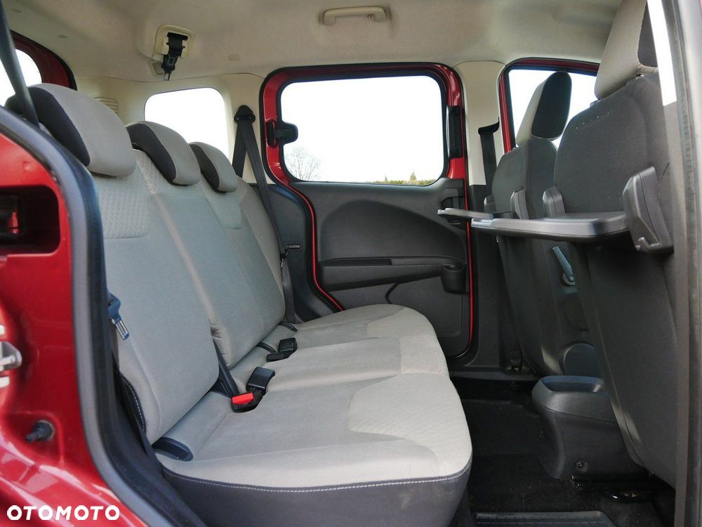 Ford Tourneo Courier - 21