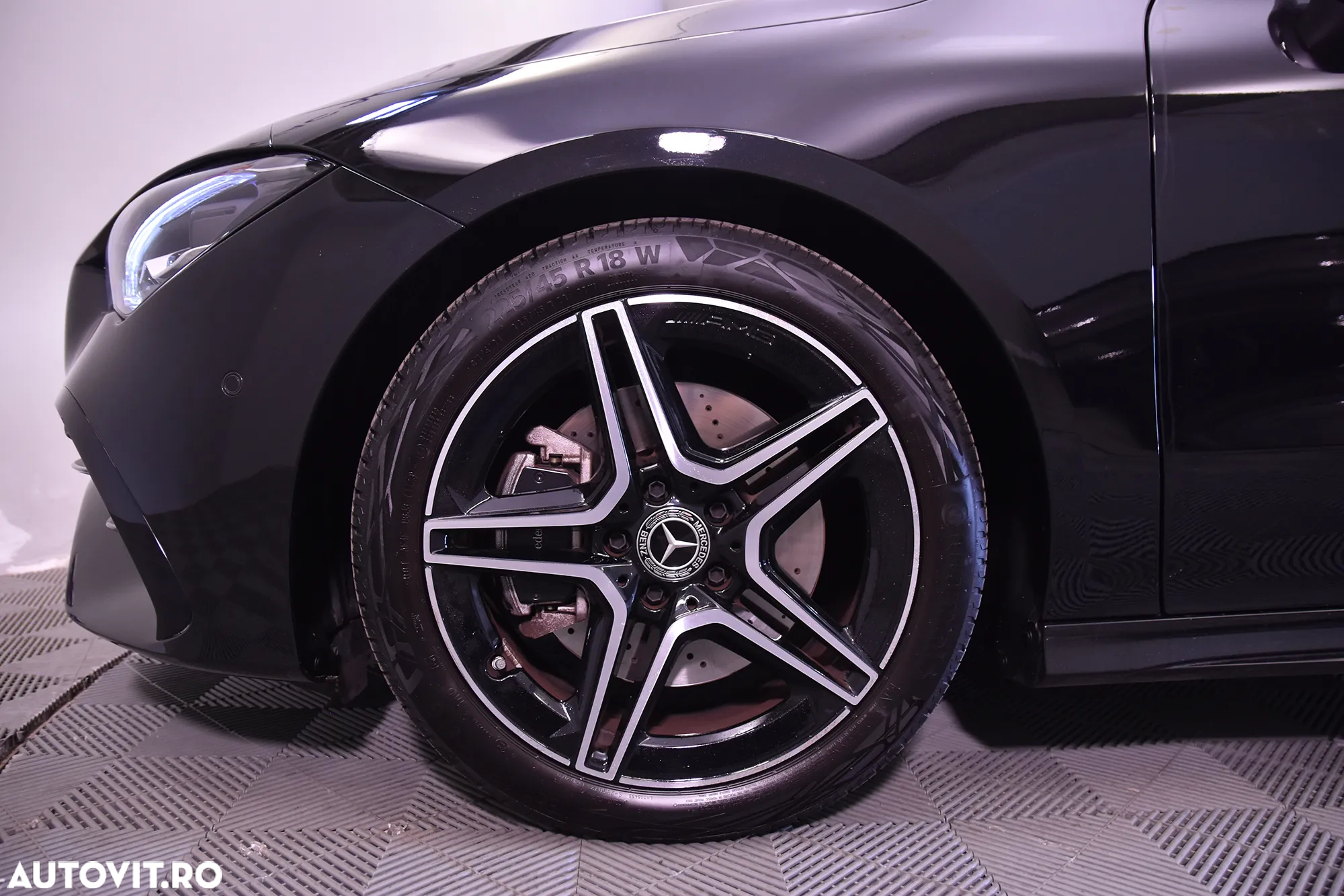 Mercedes-Benz CLA 200 7G-DCT AMG Line - 14