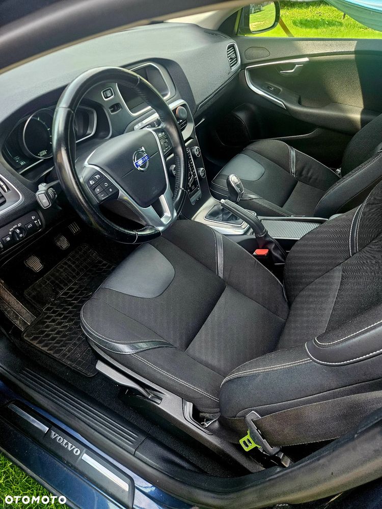 Volvo V40 D2 Momentum - 6