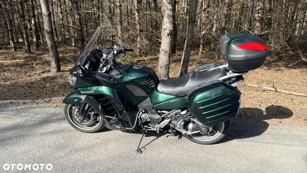 Kawasaki GTR - 9