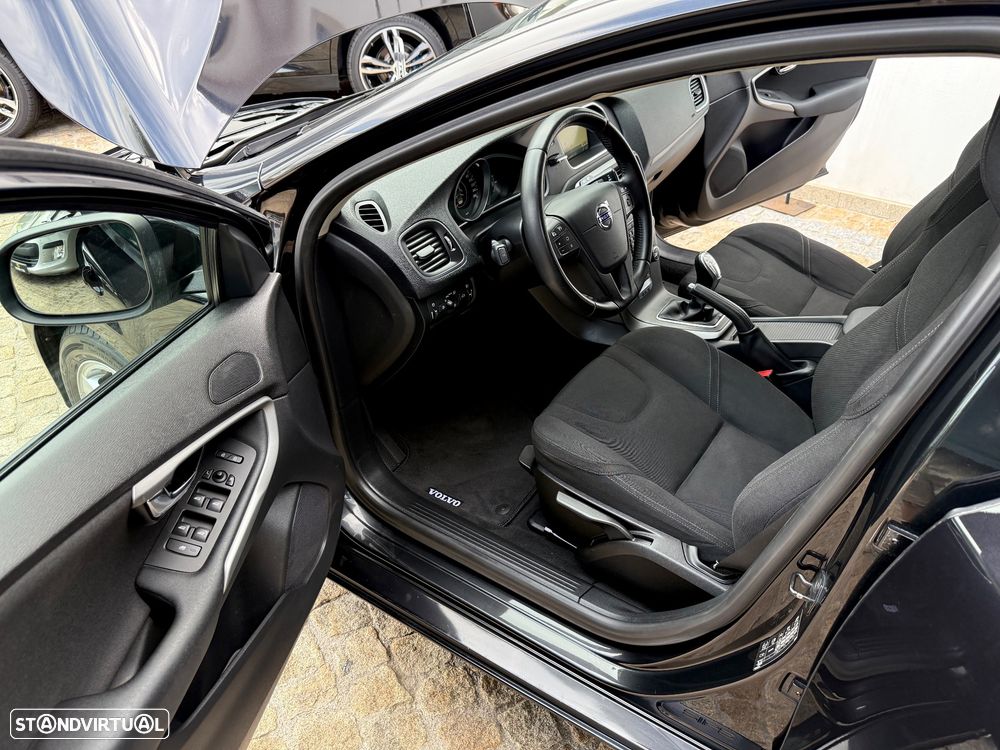 Volvo V40 D2 Kinetic - 36
