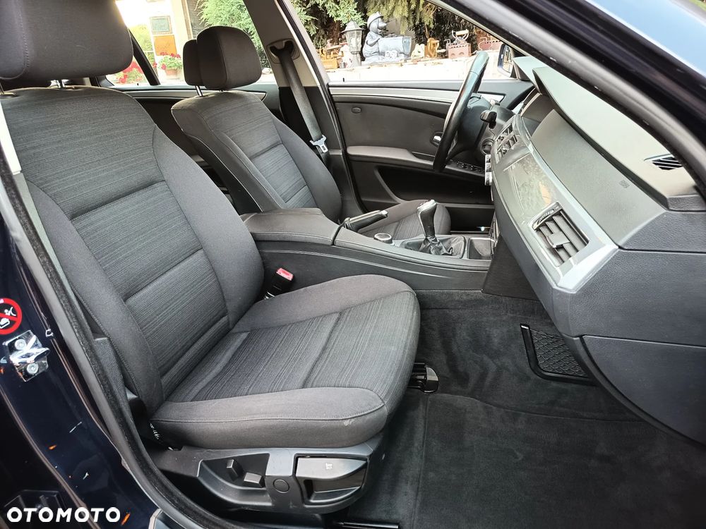 BMW Seria 5 525d - 34