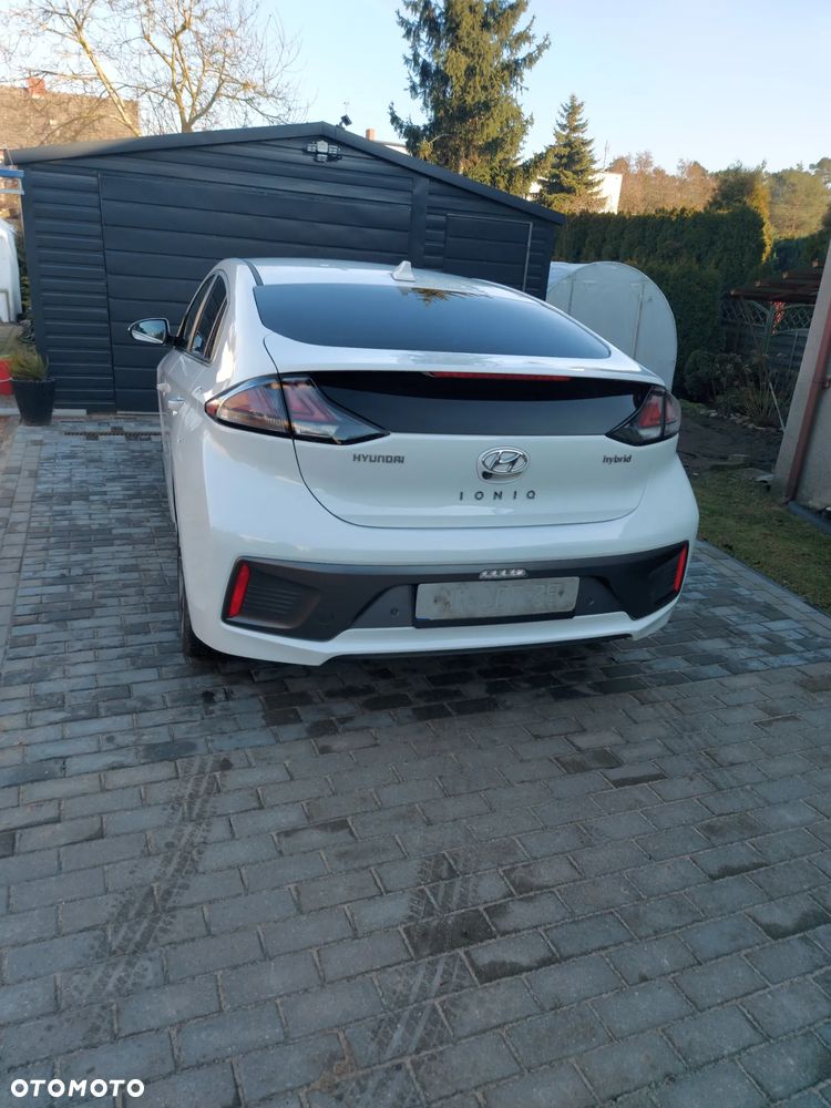 Hyundai IONIQ - 21