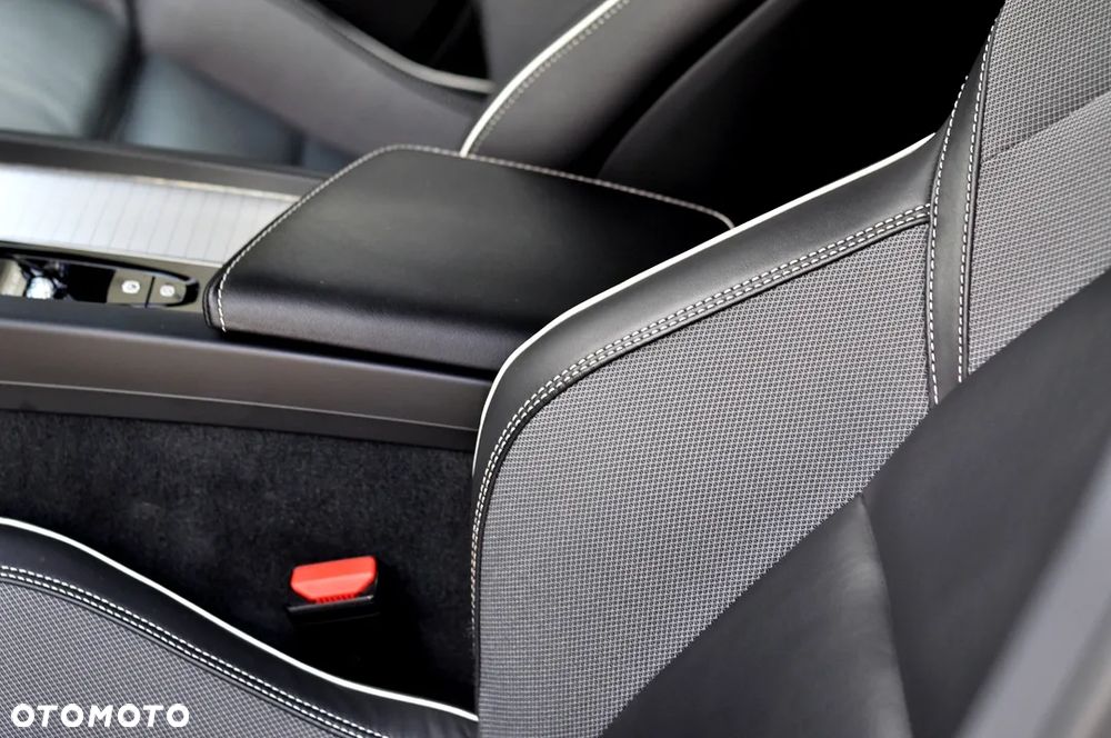 Volvo S60 T5 AWD R-Design - 17