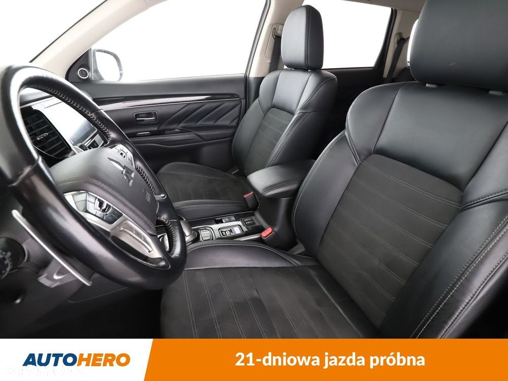 Mitsubishi Outlander - 11