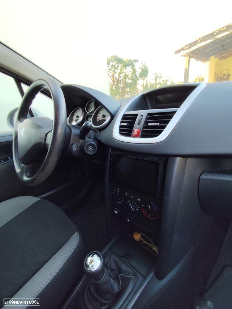Peugeot 207 1.4 HDi Urban - 12