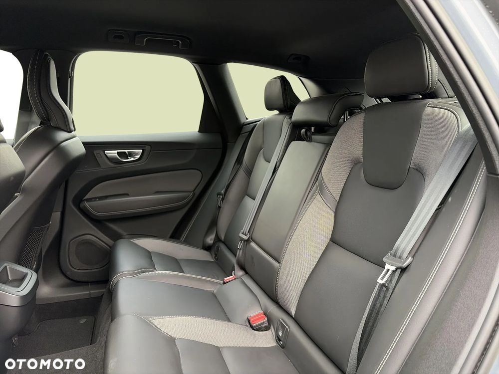 Volvo XC 60 B4 D AWD Plus Dark - 15
