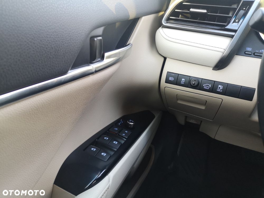 Toyota Camry 2.5 Hybrid Executive CVT - 8