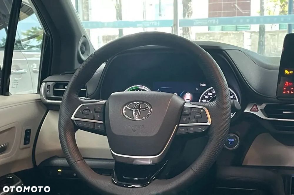 Toyota Sienna - 11