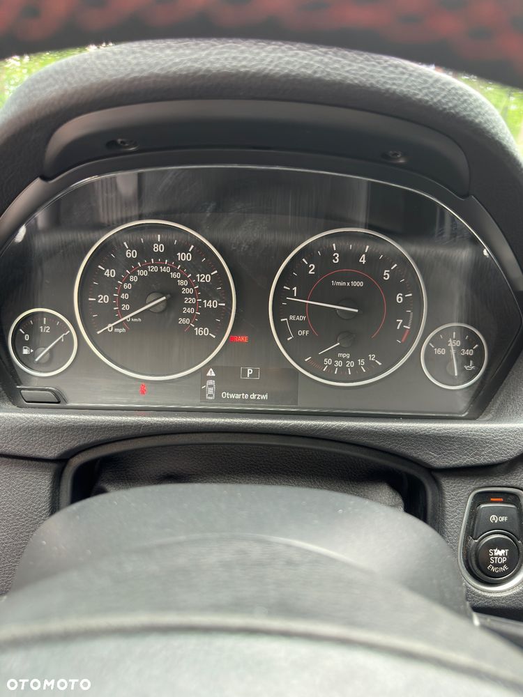 BMW Seria 3 330i Sport Line - 29