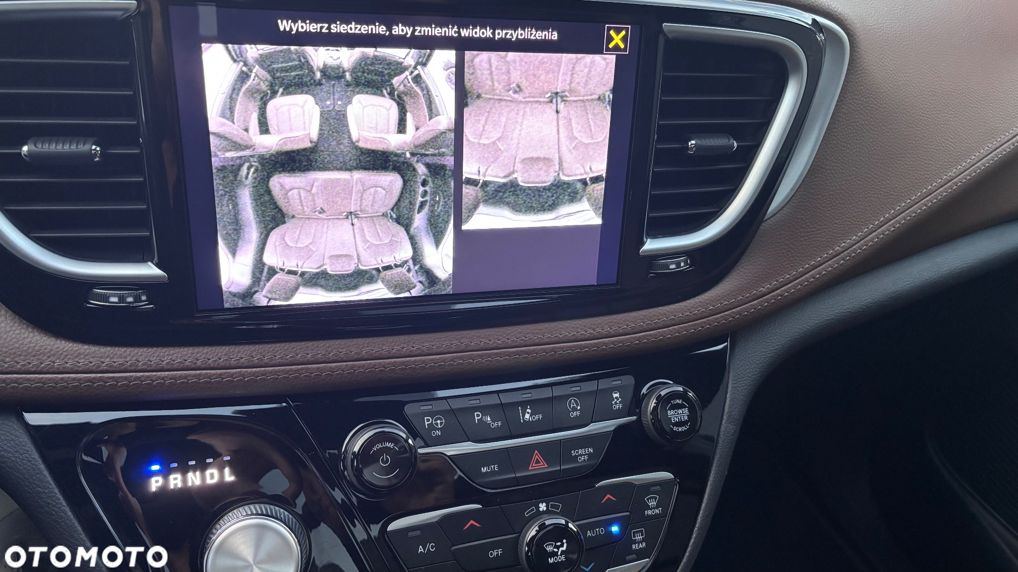 Chrysler Pacifica - 33