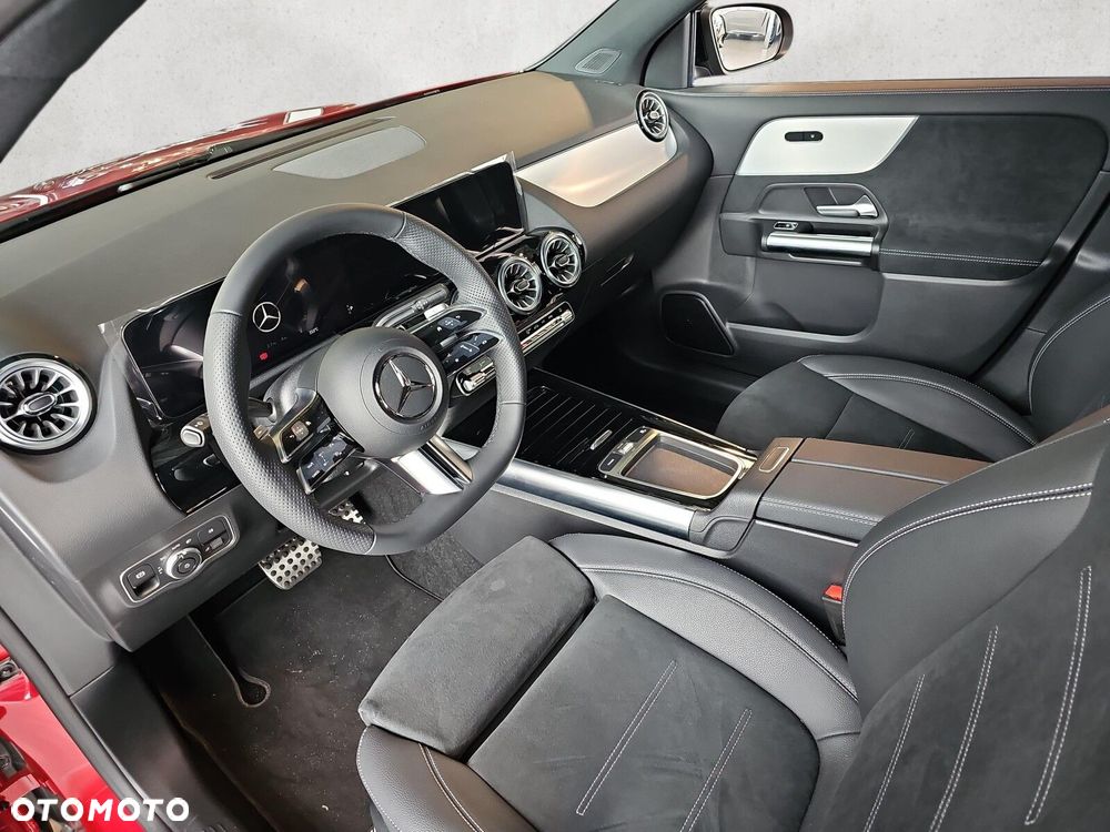 Mercedes-Benz GLA - 12