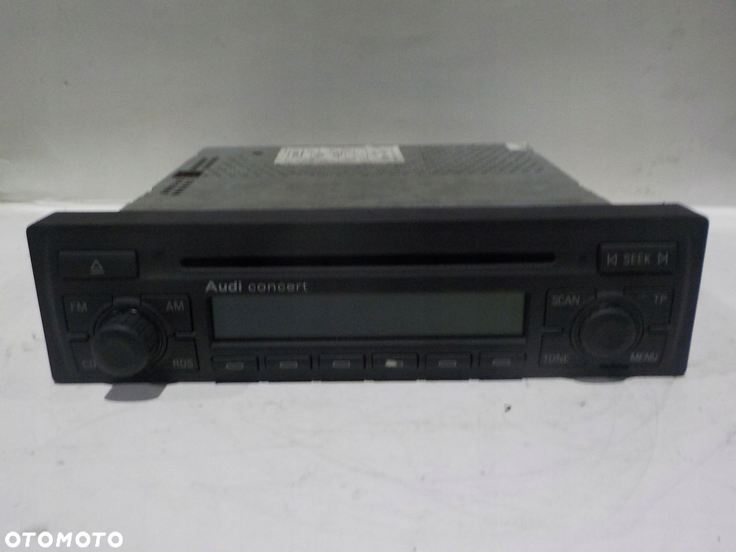 AUDI A6 C5 A2 RADIO FABRYCZNE KOD 4B0035186P - 1