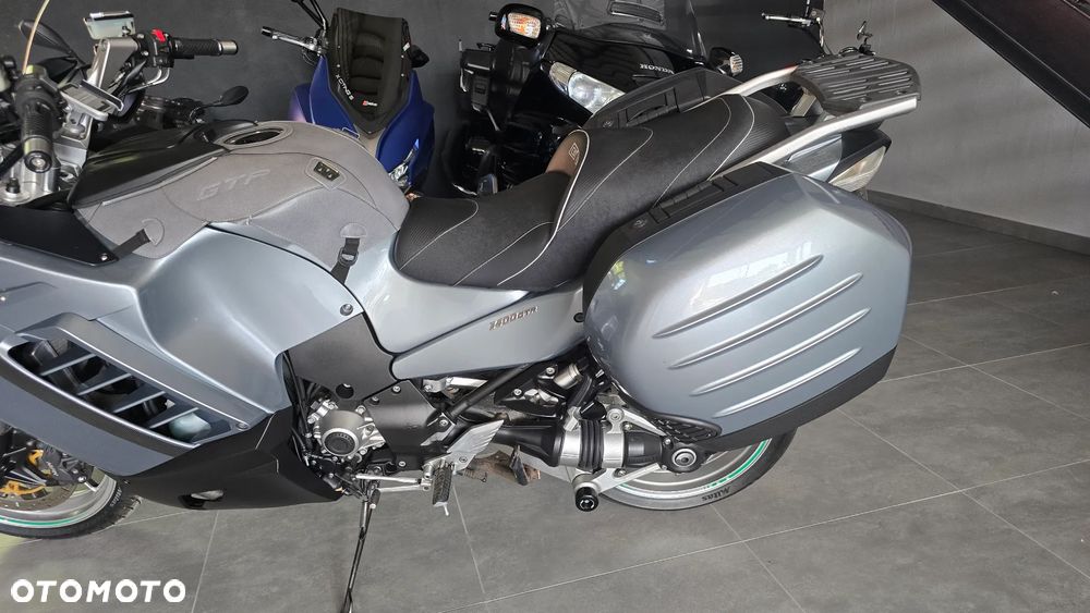 Kawasaki GTR - 8