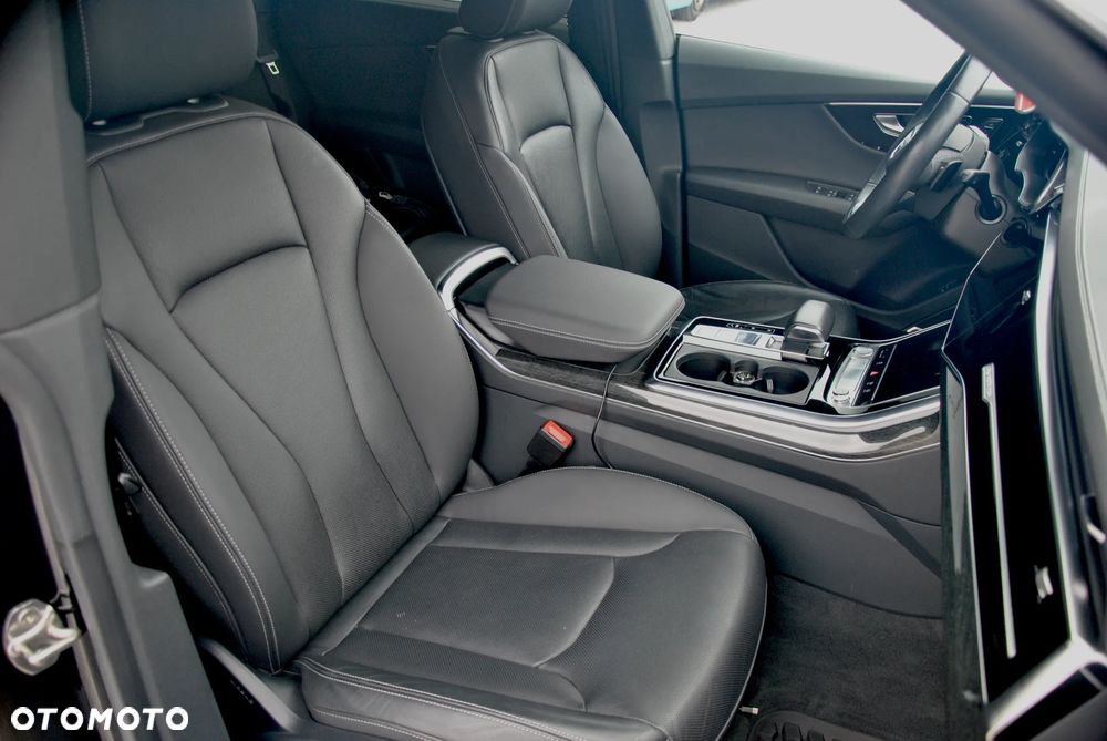 Audi Q8 55 TFSI quattro tiptronic - 12