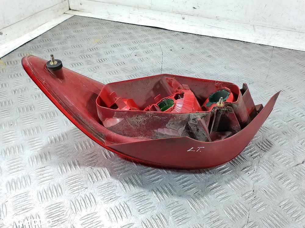 LAMPA TYLNA LEWA PEUGEOT 307 HATCHBACK - 2