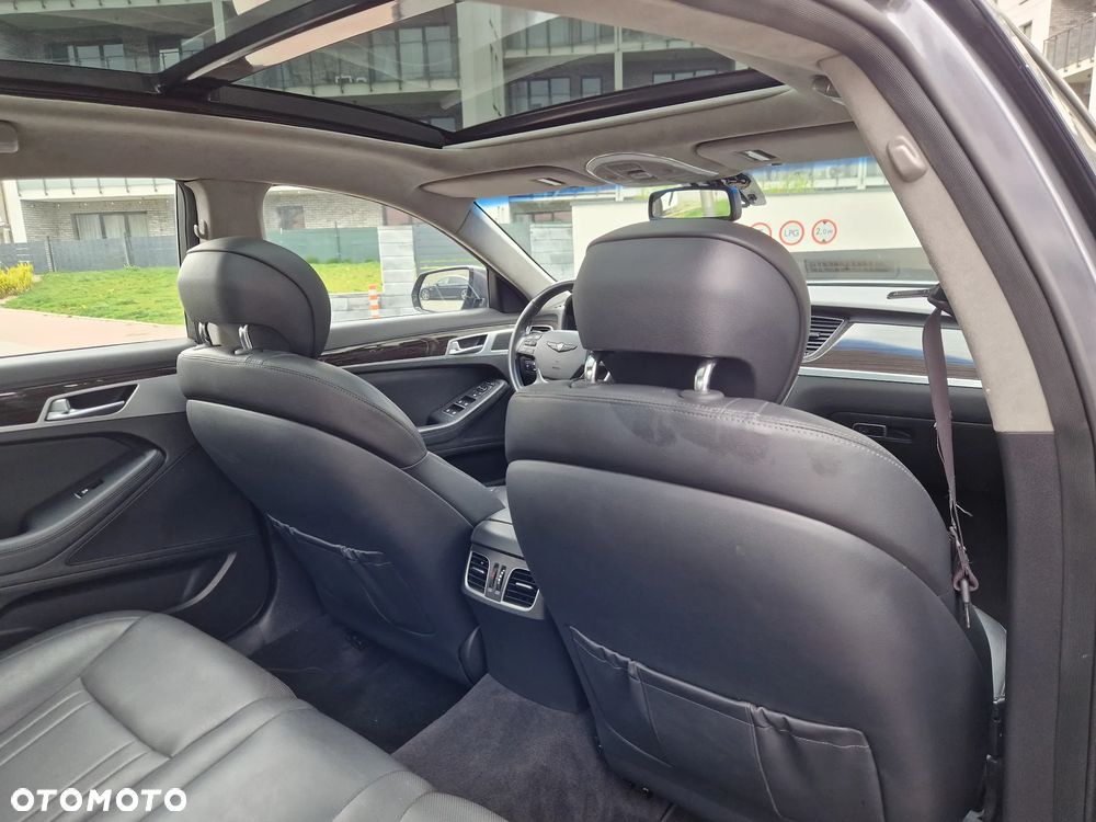 Hyundai Genesis - 8