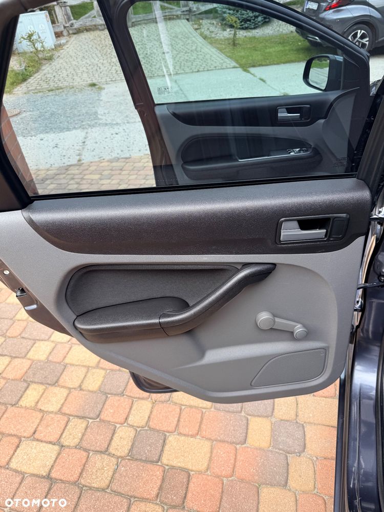 Ford Focus 1.6 16V Trend - 26