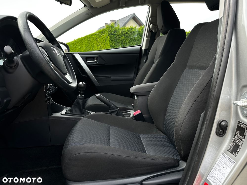 Toyota Auris 1.33 VVT-i Life Comfort - 24