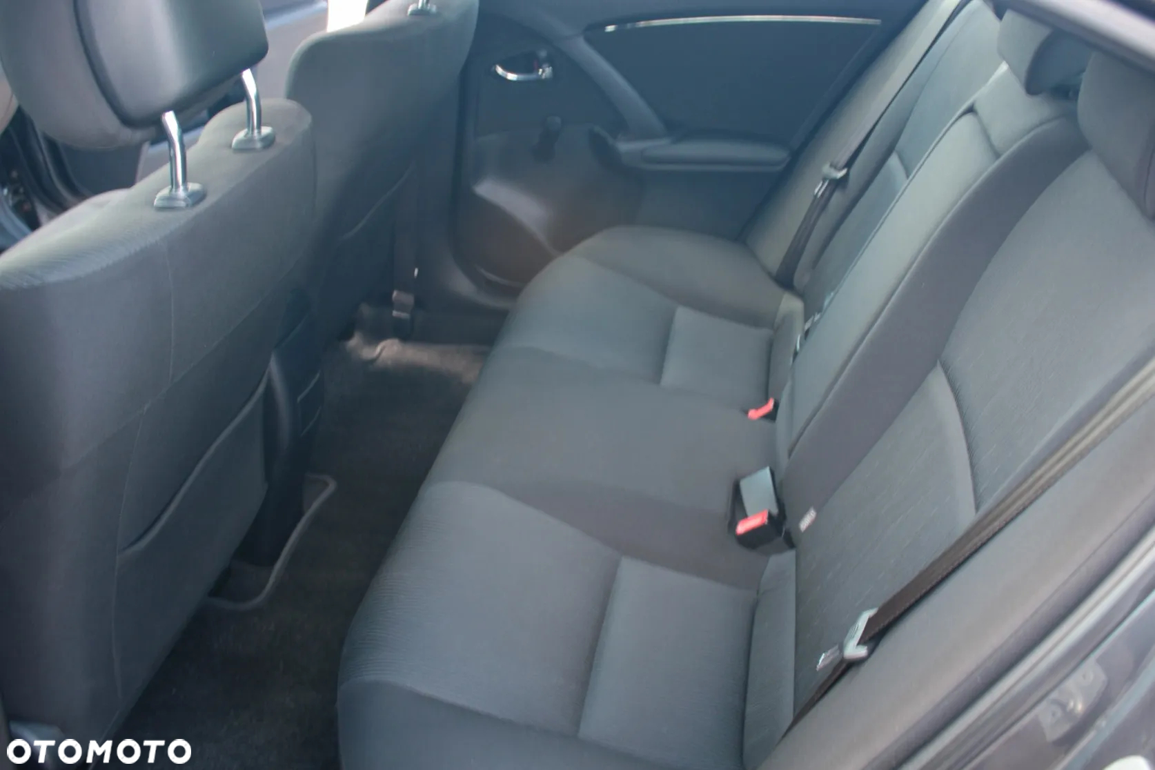 Toyota Avensis 1.6 - 17