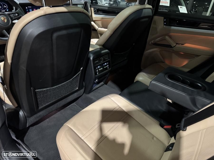 Porsche Cayenne Coupé E-Hybrid - 15