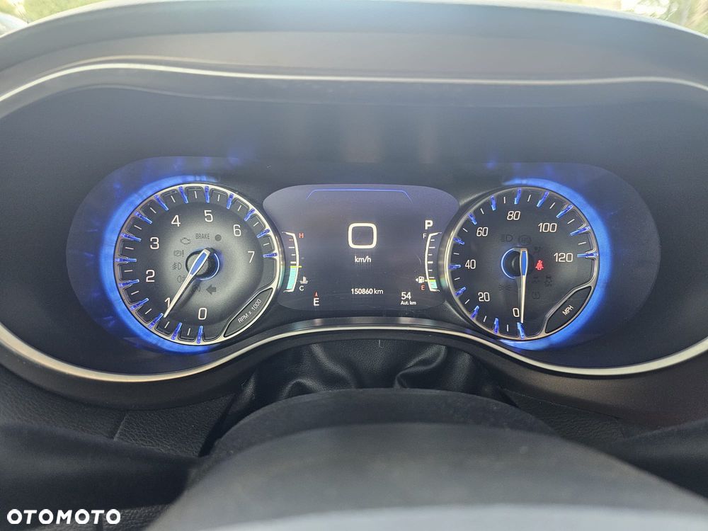 Chrysler Pacifica - 12