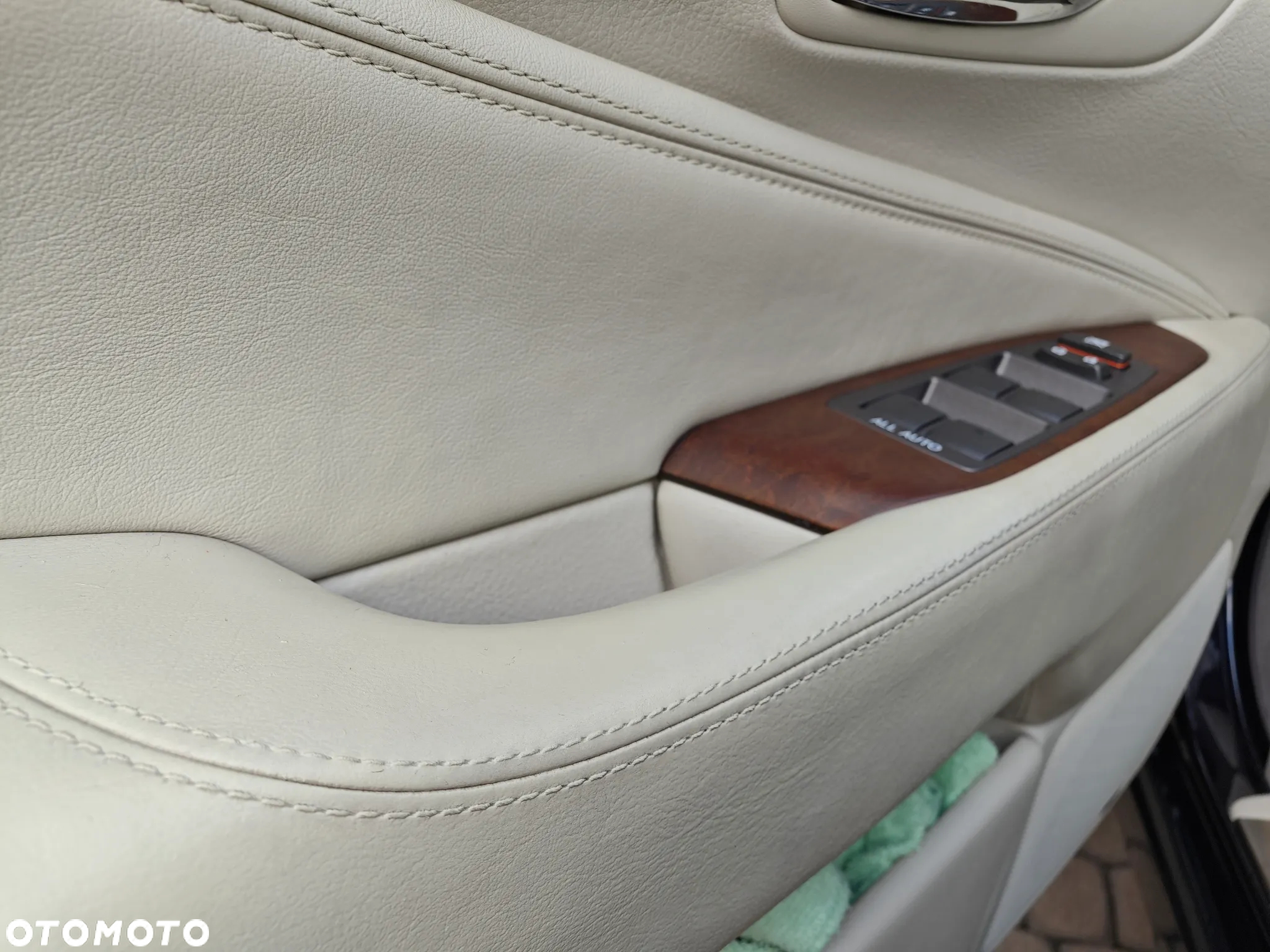 Lexus LS 600h L Superior - 14