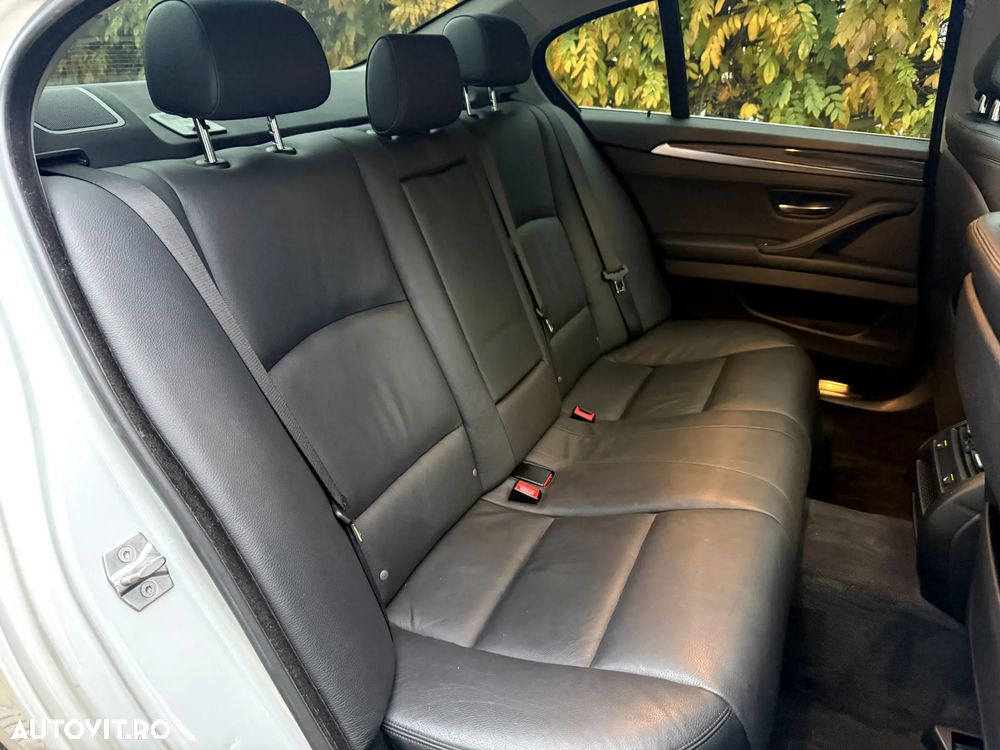 BMW Seria 5 520d Aut. Luxury Line - 14