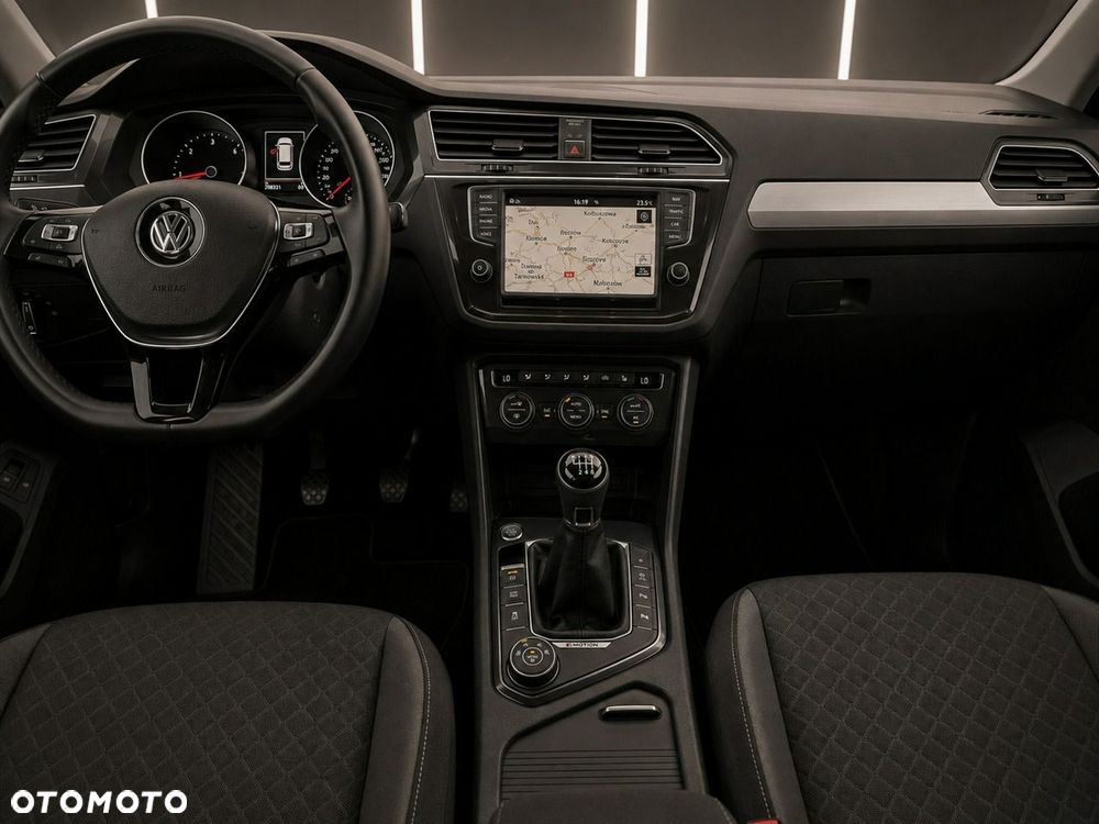 Volkswagen Tiguan - 11