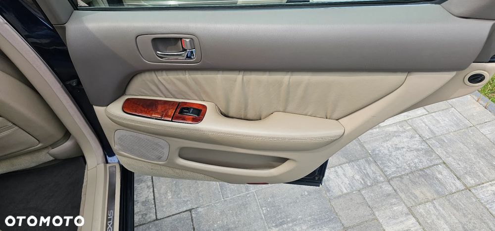 Lexus LS - 36