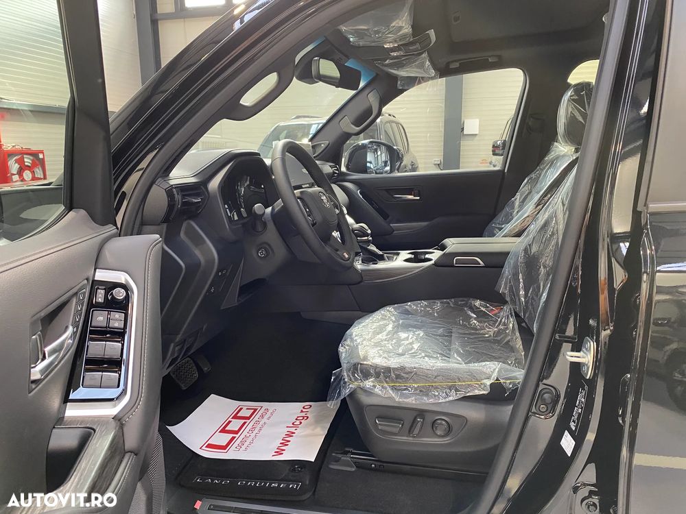 Toyota Land Cruiser 300 - 12