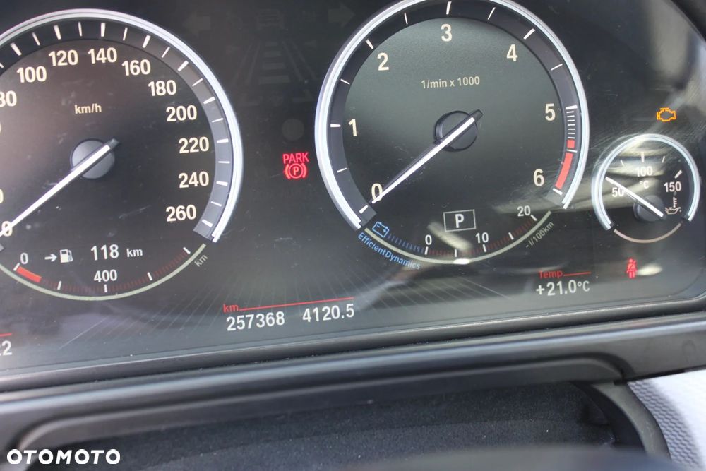 BMW Seria 5 525d xDrive Sport-Aut - 30