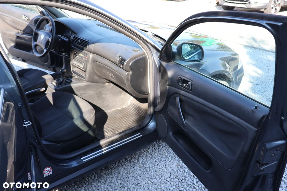 Volkswagen Passat 1.9 TDI Comfortline - 10