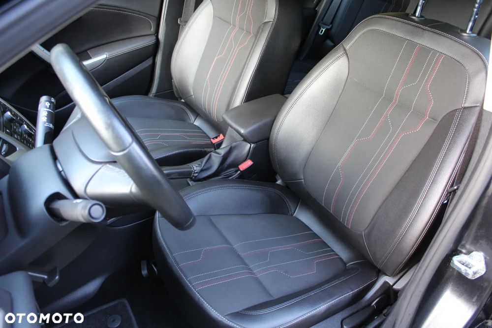 Opel Astra 1.4 Turbo 150 Jahre - 11