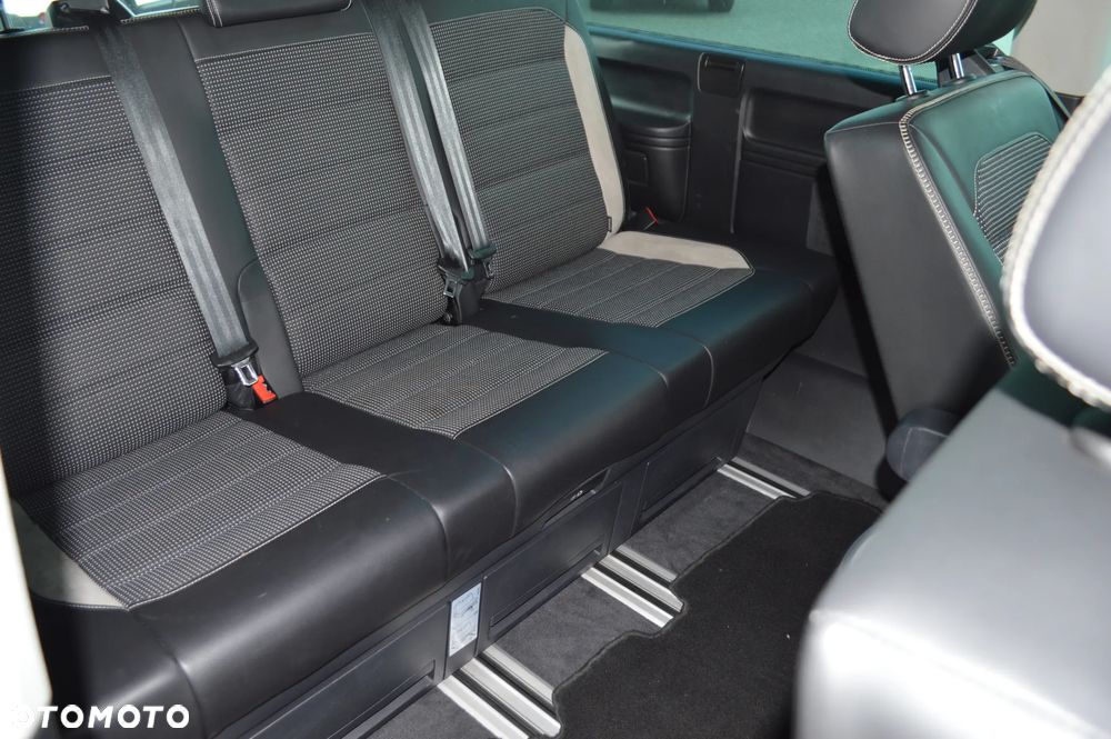 Volkswagen Multivan - 11