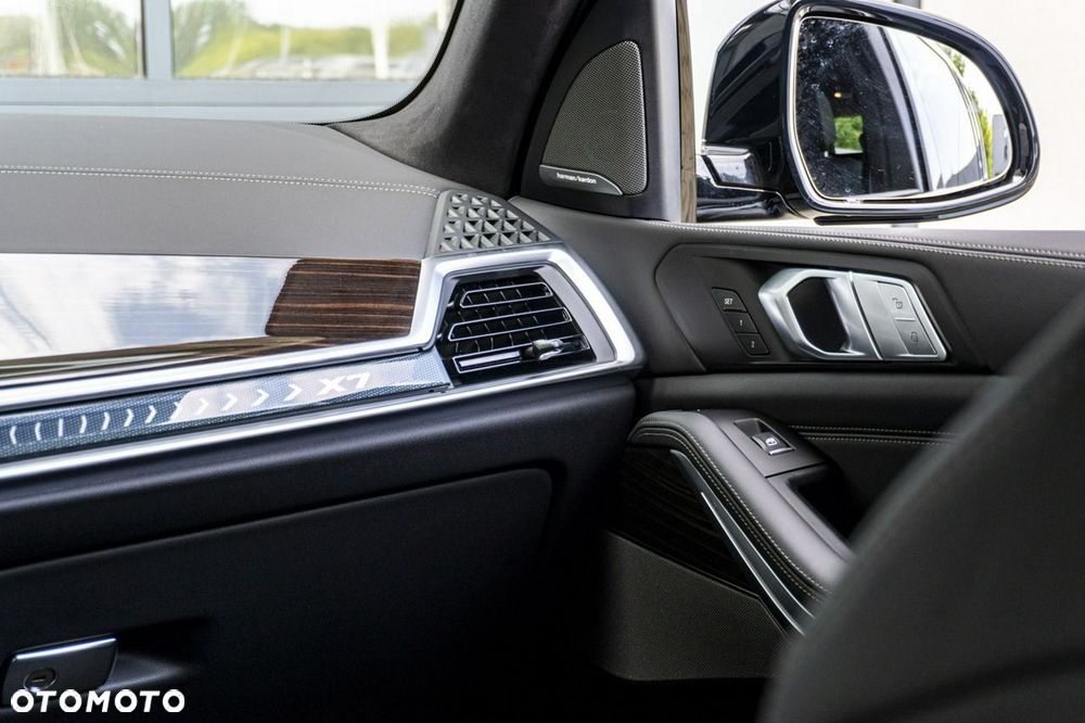 BMW X7 - 26